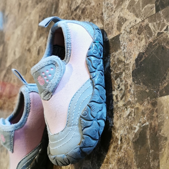 Toddler girls waterproof shoe - Picture 3 of 3